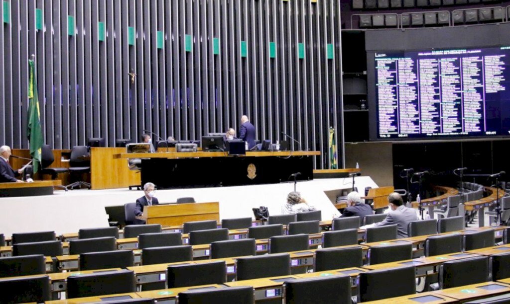 Câmara aprova projeto que anula multa por atraso de guia do FGTS