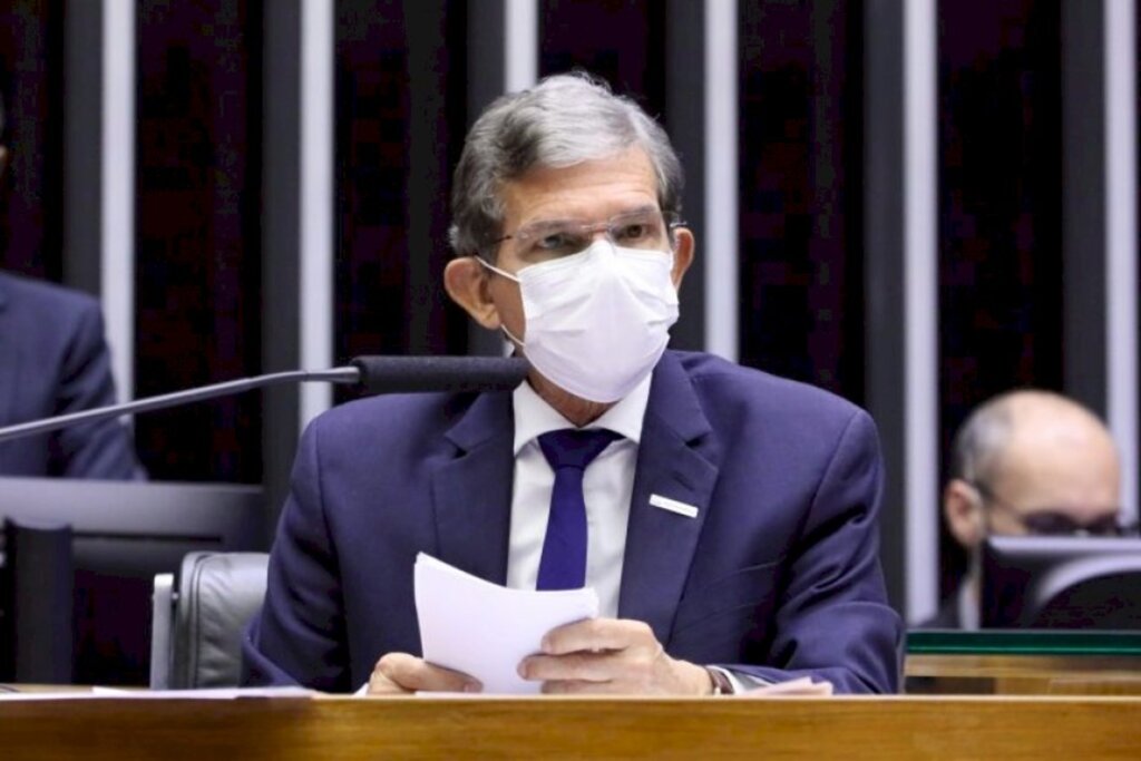 Deputados cobram mudança na política de preços dos combustíveis da Petrobrás
