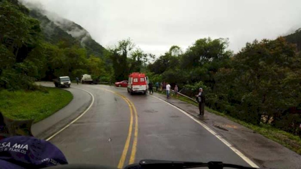 Caminhoneiro morre em grave acidente na BR-470