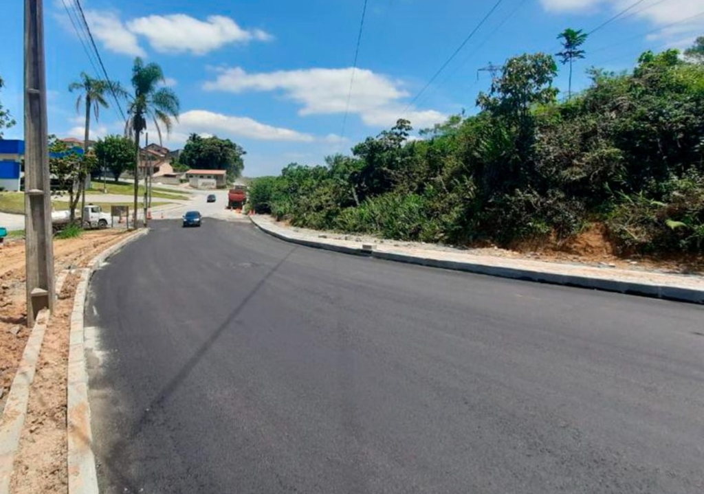 Rua dos Suíços recebe segunda camada de asfalto nesta quinta-feira