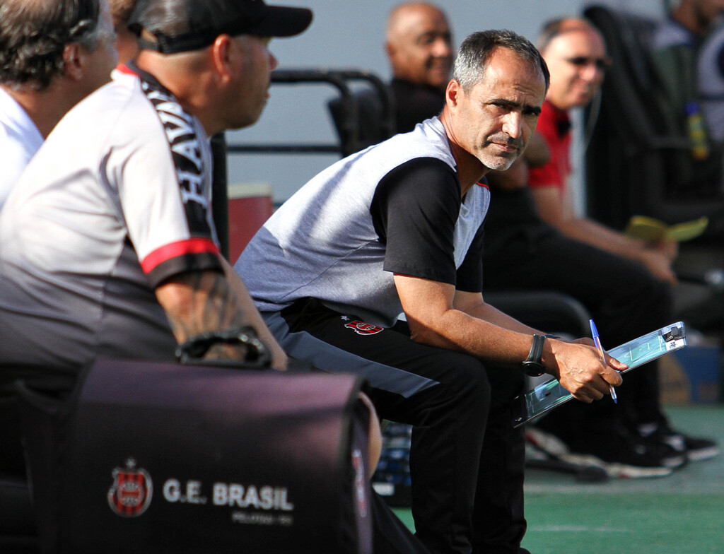 (Foto: Carlos Queiroz - DP) - Oito jogadores foram titulares nos três amistosos. Técnico mudou lateral-direito, volante e meia