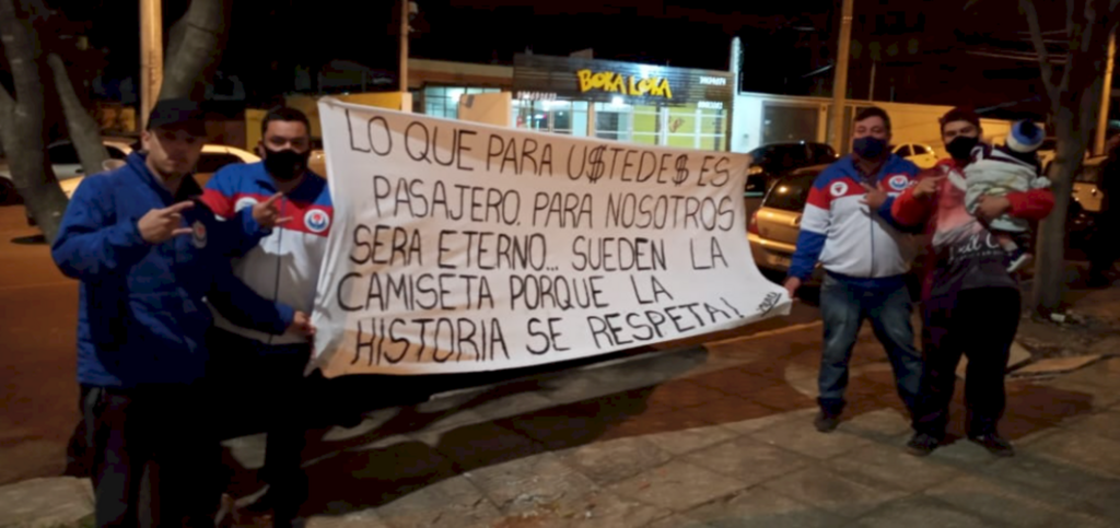 Touru realiza protesto contra resultados negativos da AEU