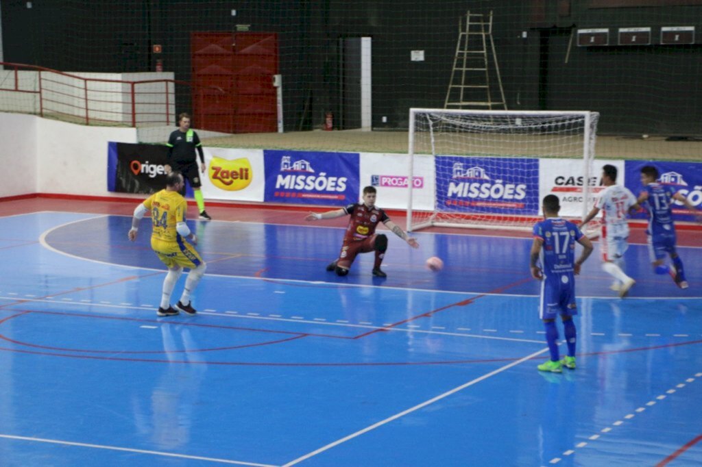 Uruguaianense vence Sercesa, de Carazinho, por 5x3 e consegue reabilitação na competição