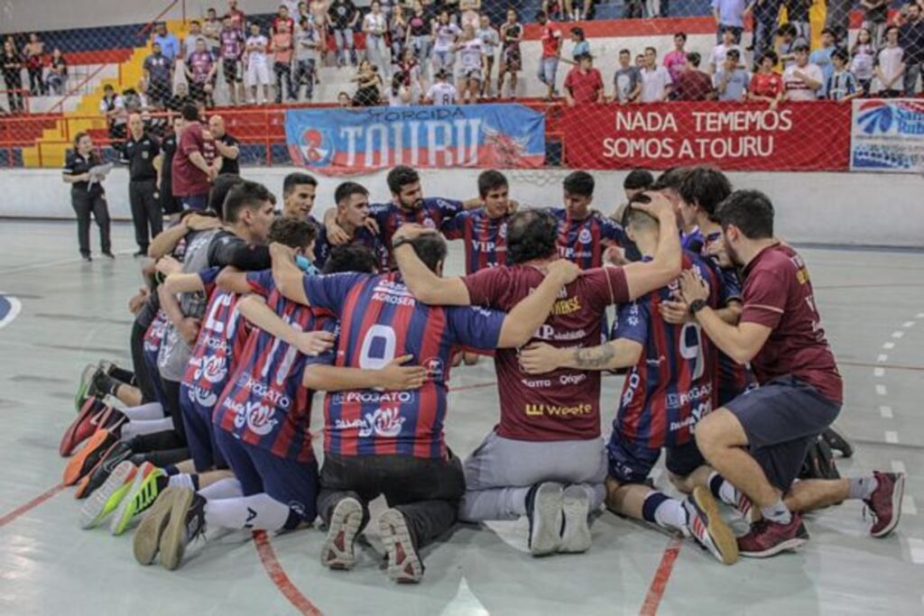 Sub-20 da AEU vence Atlântico e avança para a semifinal