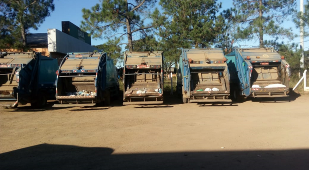 Coleta de lixo é suspensa por falta de combustível e espaço para depósito