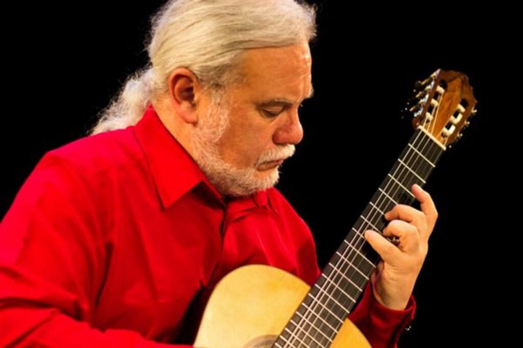 Maestro apresenta concerto clássico de violão no Sesc Uruguaiana
