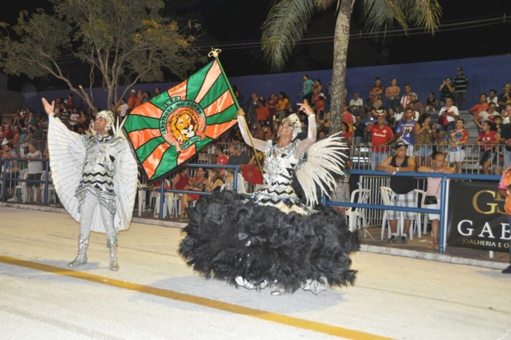 Apoteose abre o Carnaval de Uruguaiana