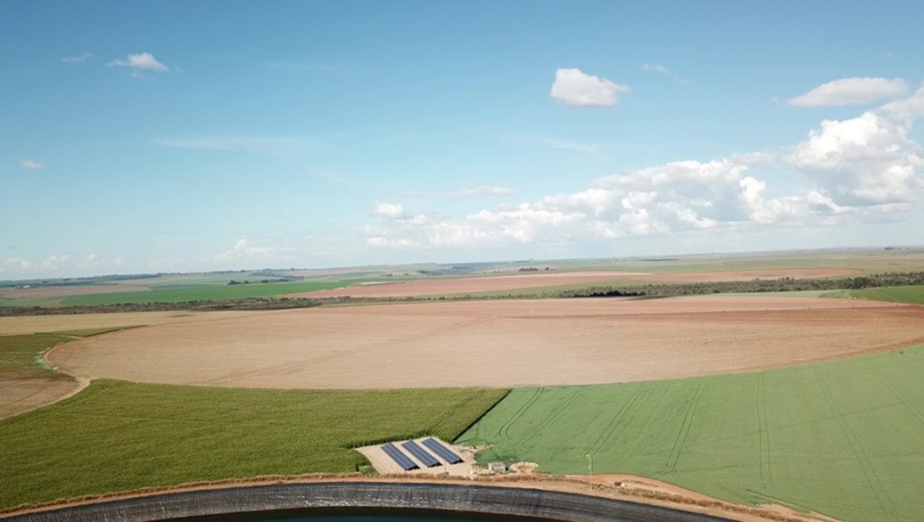 Lançado primeiro pivô do mundo acionado só por energia solar