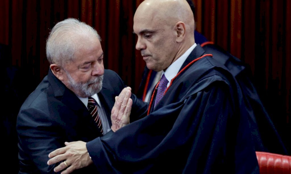 Lula e Alckmin são diplomados pelo TSE