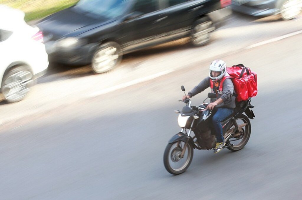 PL prevê que CLT regule trabalho de motoristas de aplicativo