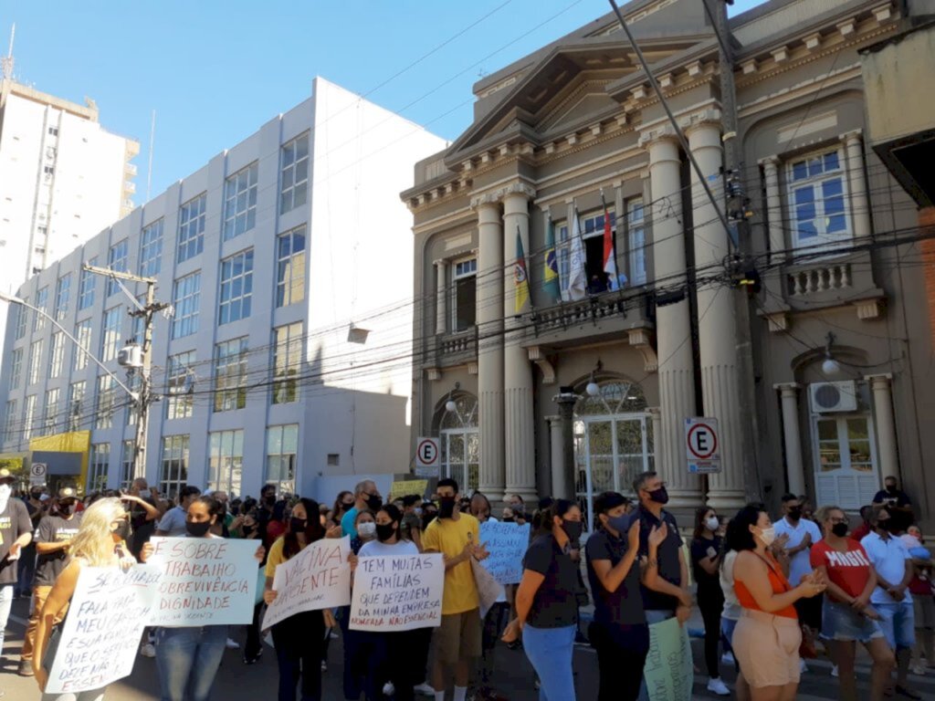 Empresários protestam contra medidas de Eduardo Leite