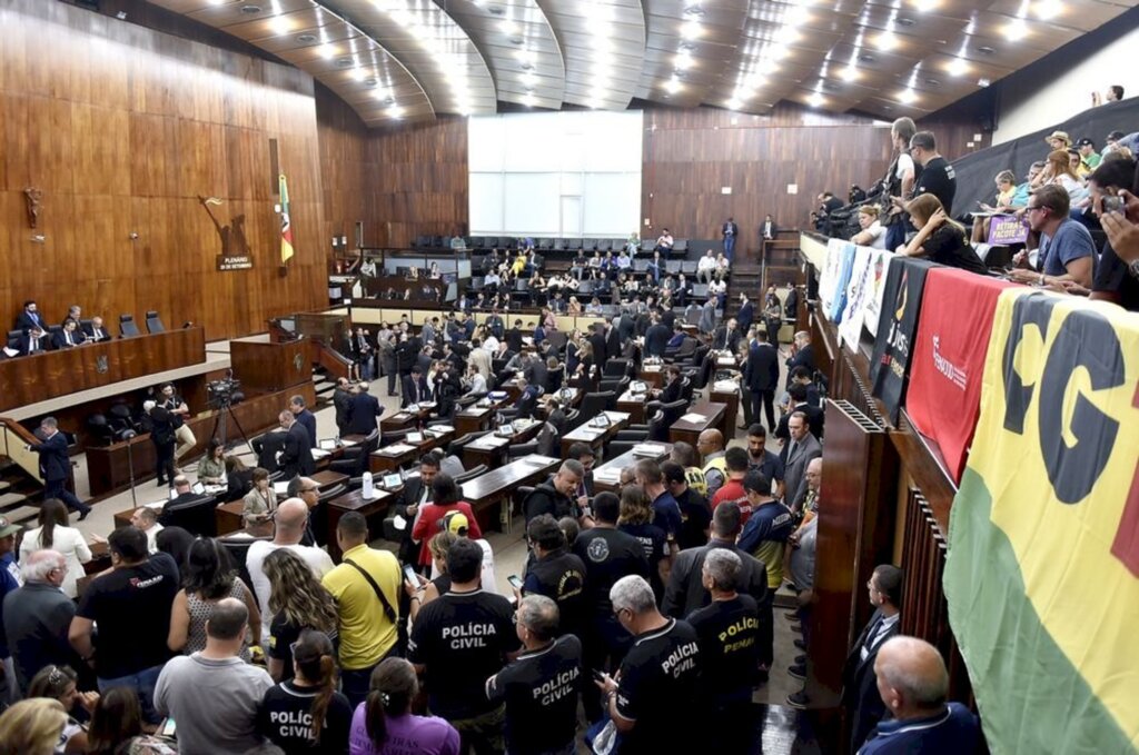 Governador derrota funcionários no STF e aplicará novas alíquotas