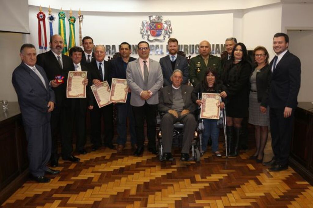 Câmara entrega homenagens alusivas à Semana da Pátria