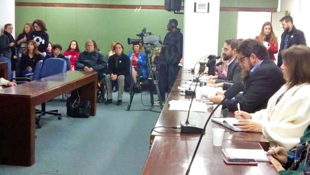 Parlamento participa de debate sobre retomada do espanhol nas escolas