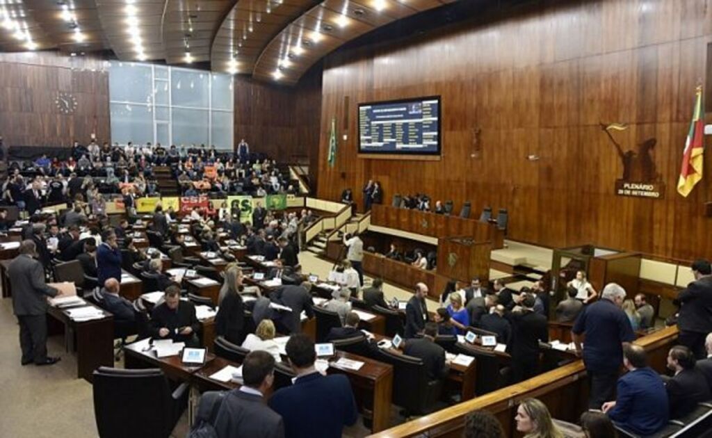 Projeto sobre plebiscito tranca pauta da Assembleia