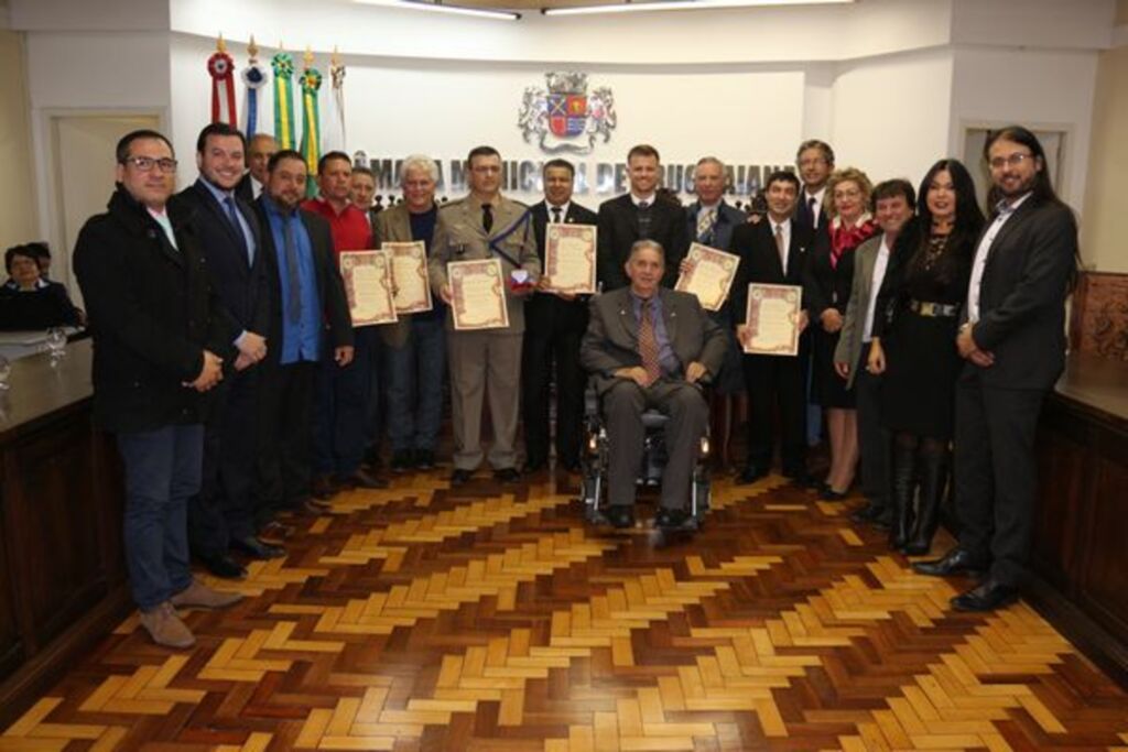 Câmara concede homenagens em alusão aos 172 anos