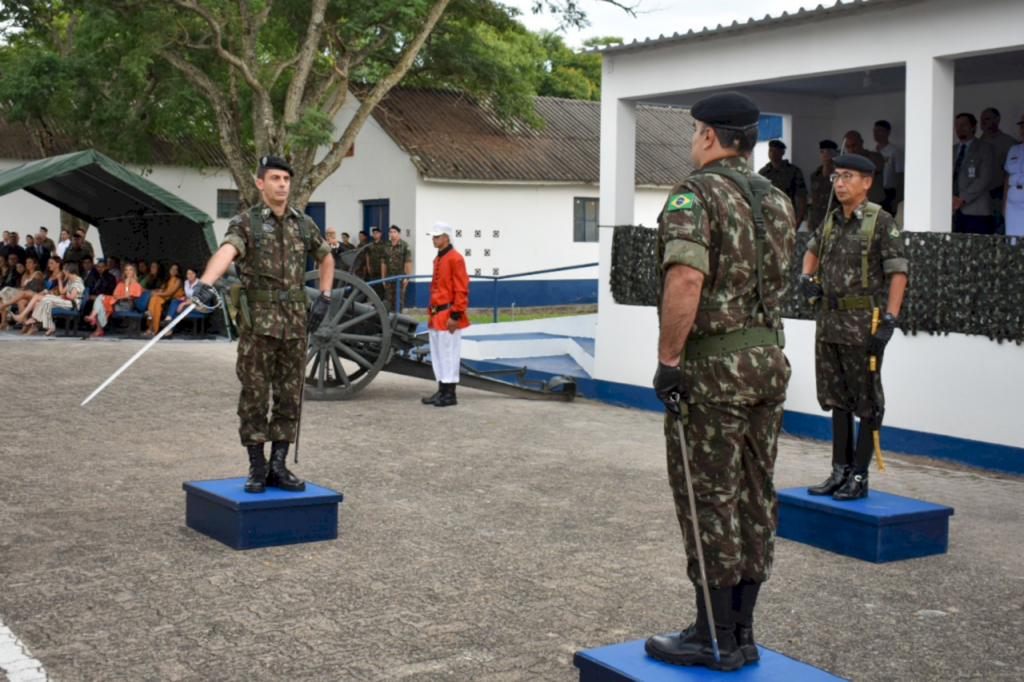 Com Soc 22° GAC AP - A solenidade foi presidida pelo Comandante da 2ª Brigada de Cavalaria Mecanizada.