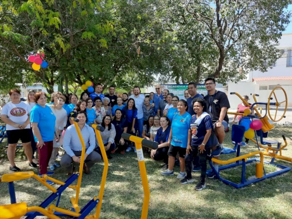 Bairro Cohab I recebe academia ao ar livre