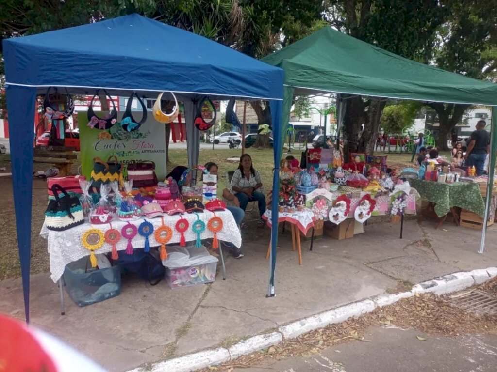 Praça da Estação Férrea teve exposição de feirantes