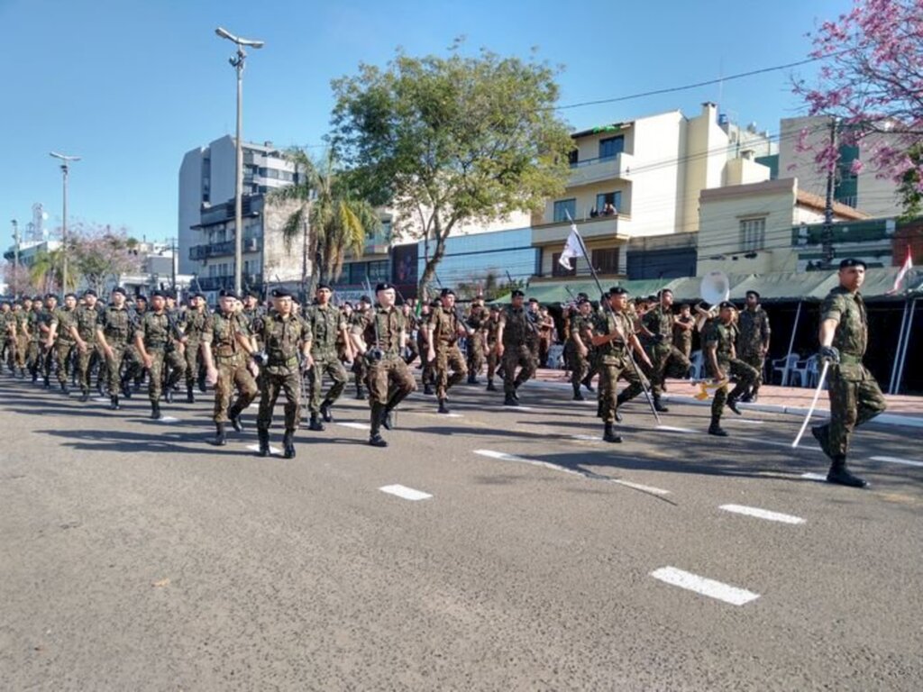 Desfile cívico-militar marcou dia da Independência