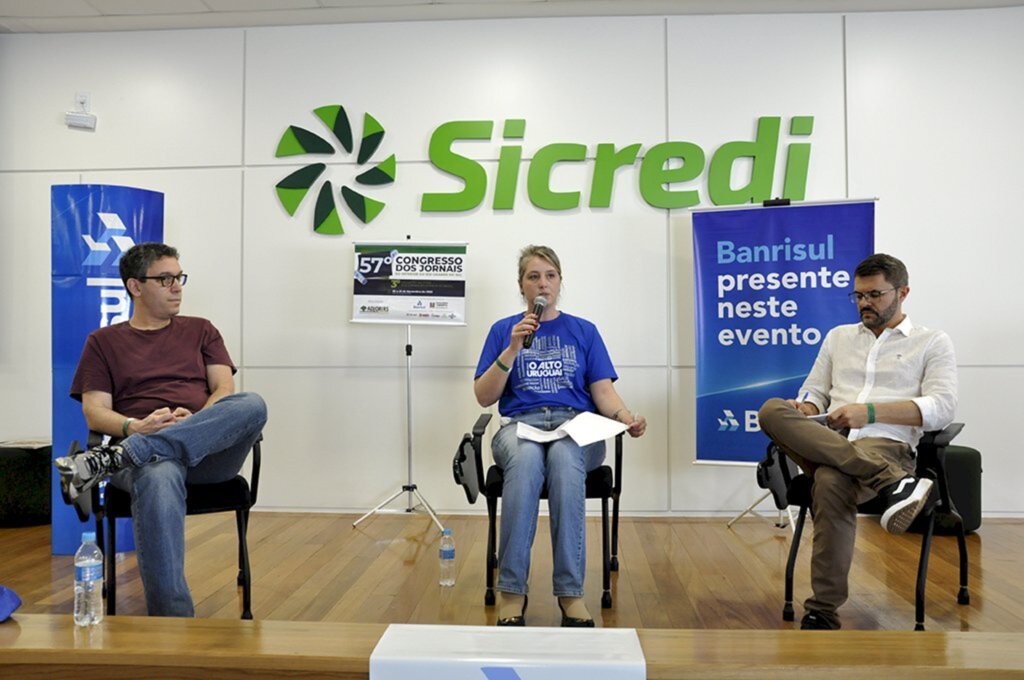 O Celeiro - Eduardo Tessler, Patrícia Cerutti e Adair Weiss em painel