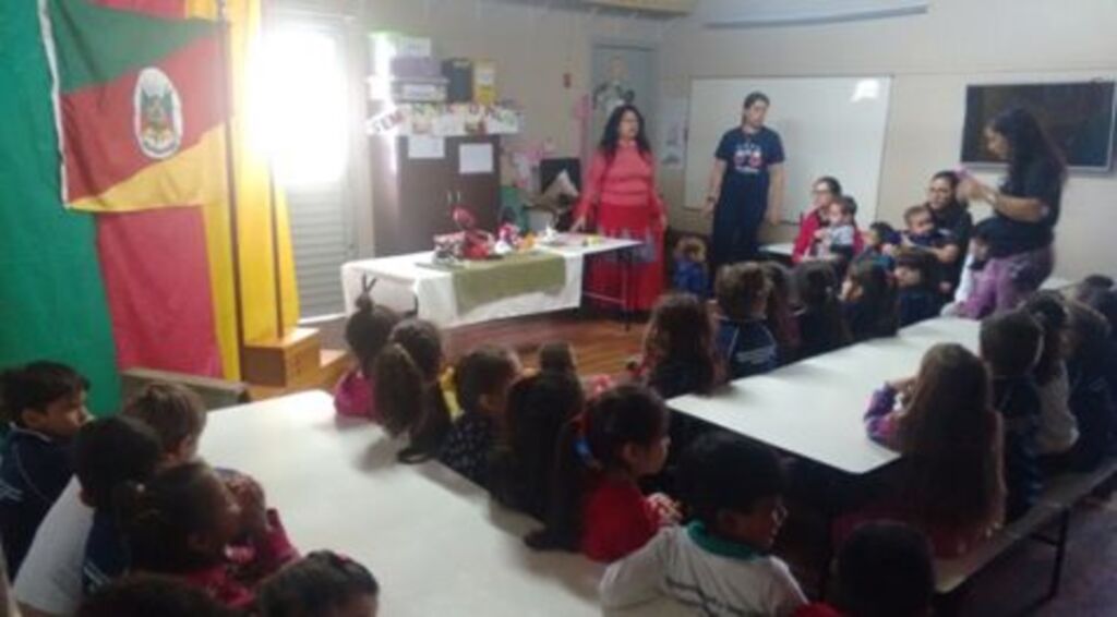 Atividade leva cultura tradicionalista a estudantes da rede municipal