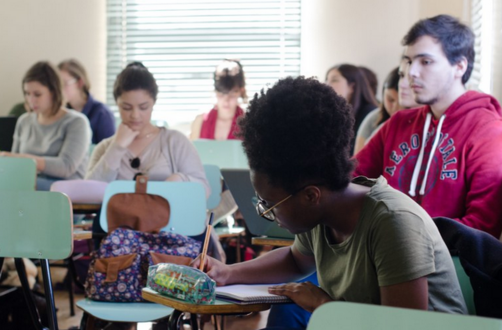 Solicitação de isenção e desconto na inscrição do vestibular termina amanhã