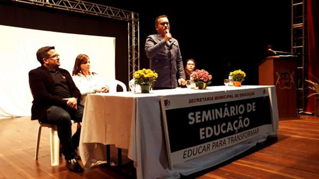 Seminário sobre educação reúne 400 pessoas em cada noite