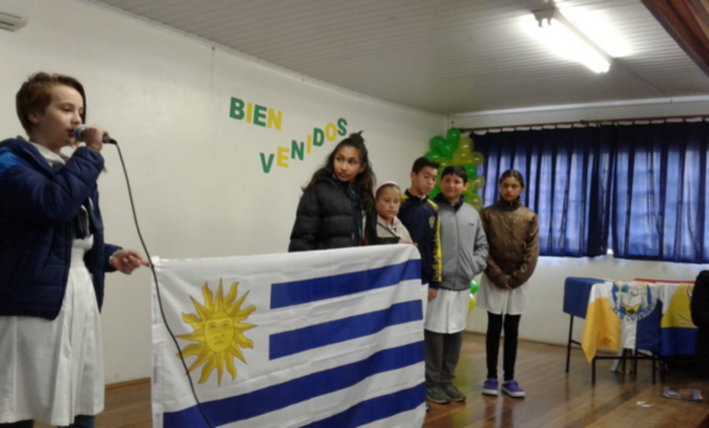 Escolas brasileiras e uruguaias participam de encontro cultural