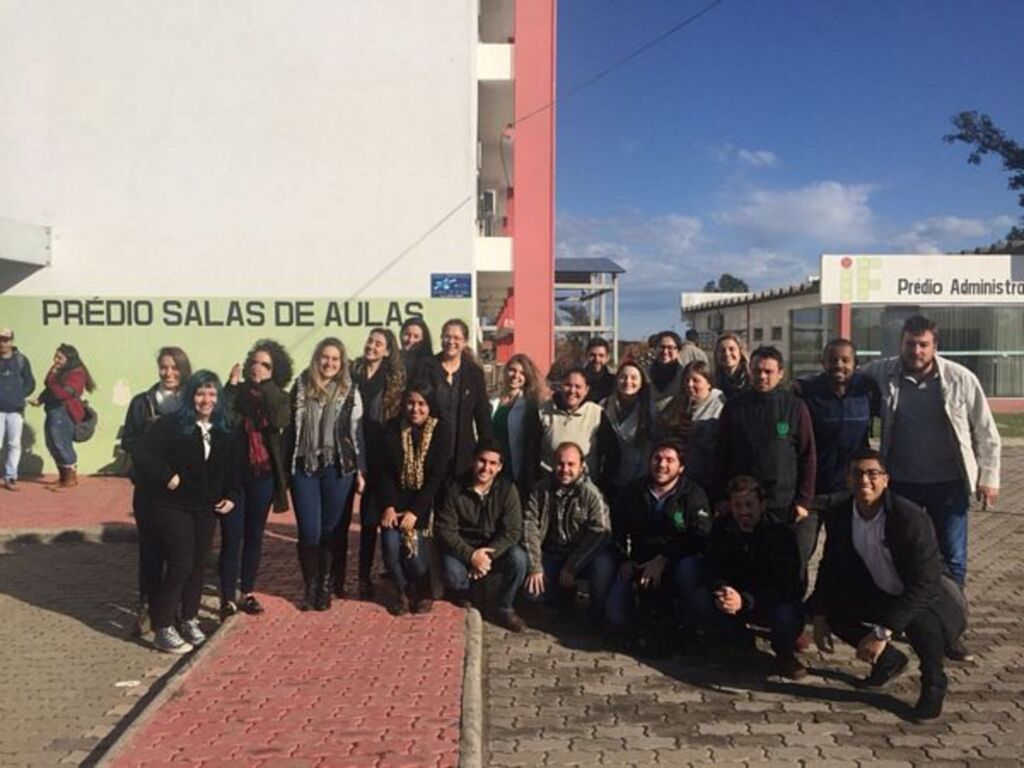 Acadêmicos de Veterinária da Unipampa realizam palestras em escolas