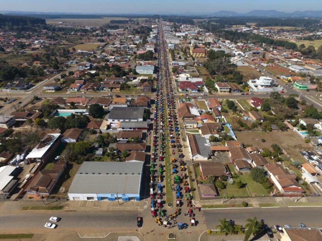Prefeitura de Irineópolis pretende custear o almoço de participantes do Desfile de Tratores