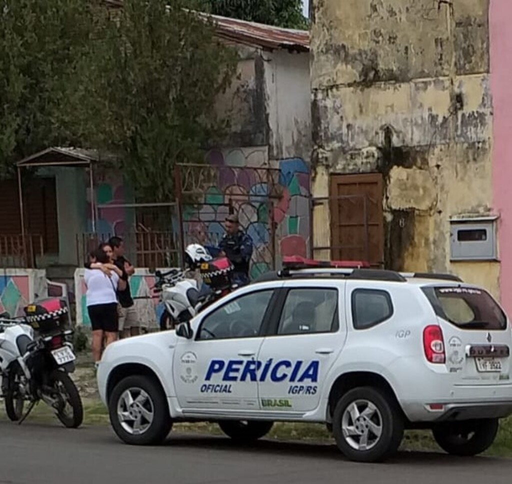 Mulher é assassinada em quarto de pensão