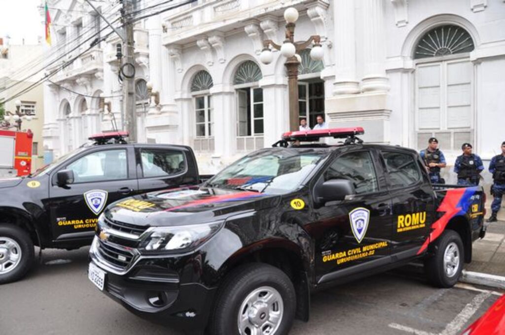 Entregue novas viaturas para a Guarda Municipal e Bombeiros