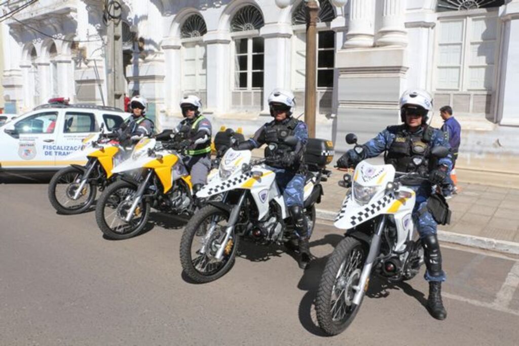 Prefeito equipa guarda municipal com quatro motocicletas