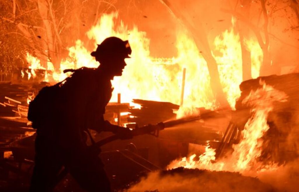 Incêndio destrói casa na Hípica II