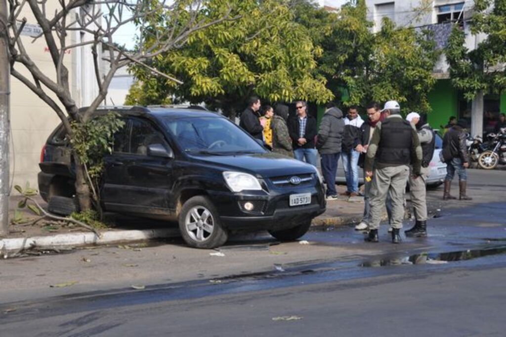 Mulher atropela e mata pedestre no centro da cidade