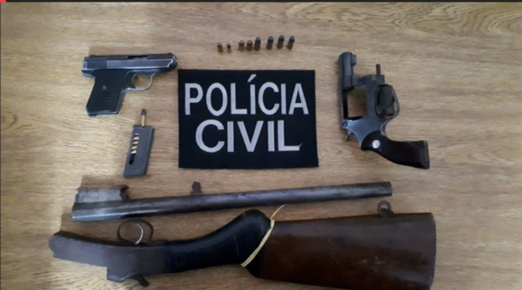 Comerciante é preso por posse de armas