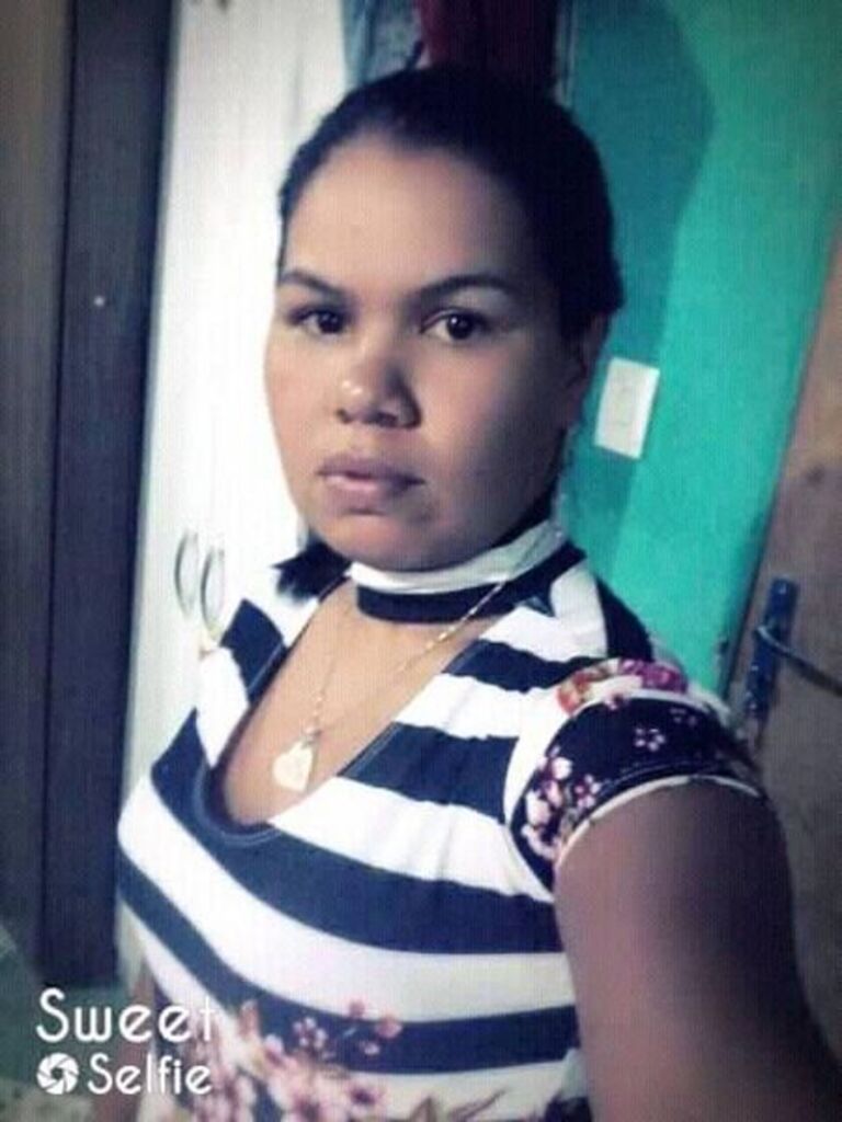 Mulher é executada pelo 'ex' na frente dos filhos