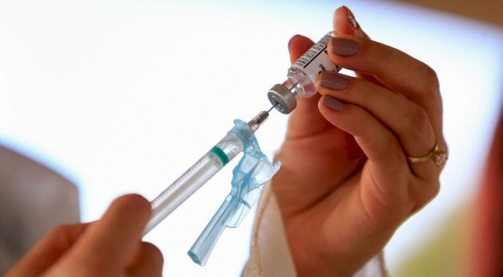 Saúde deve publicar nos próximos dias orientações sobre o uso da vacina