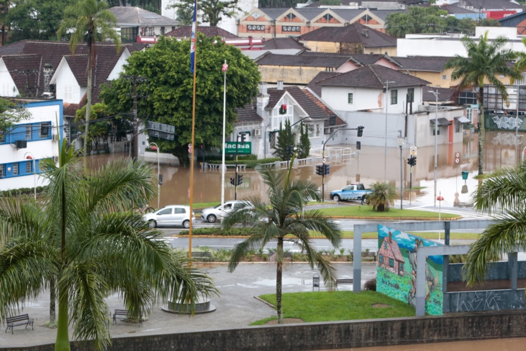 Em uma hora, acumulado de chuva é de 40 milímetros em Joinville