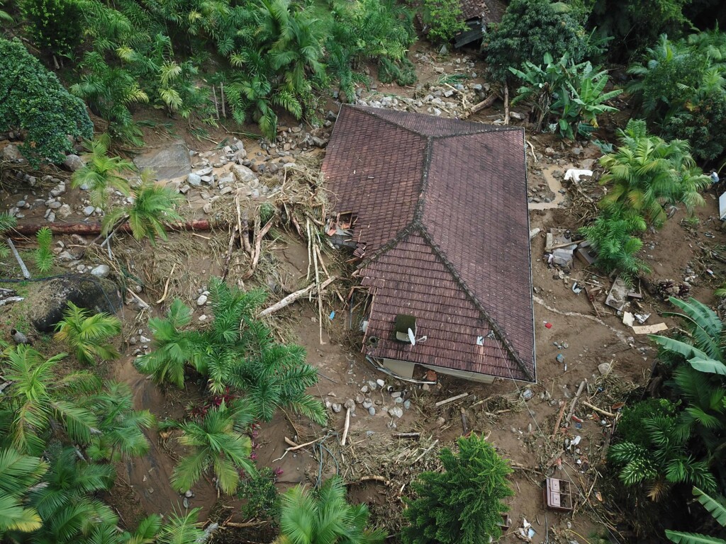 Defesa Civil de SC mantém alerta por conta da previsão de chuva para esta sexta-feira