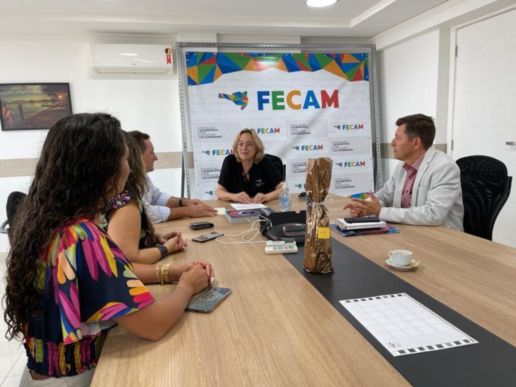 Associação dos Jornais do Estado (Adjori/SC) visita a Federação de Consórcios, Associações e Municípios de SC (Fecam)