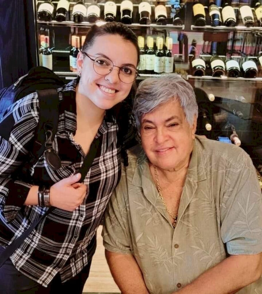 Divulgação - Cantora bageense Deise Veiga ao lado do cantor Sidnei Magal, em Florianópolis