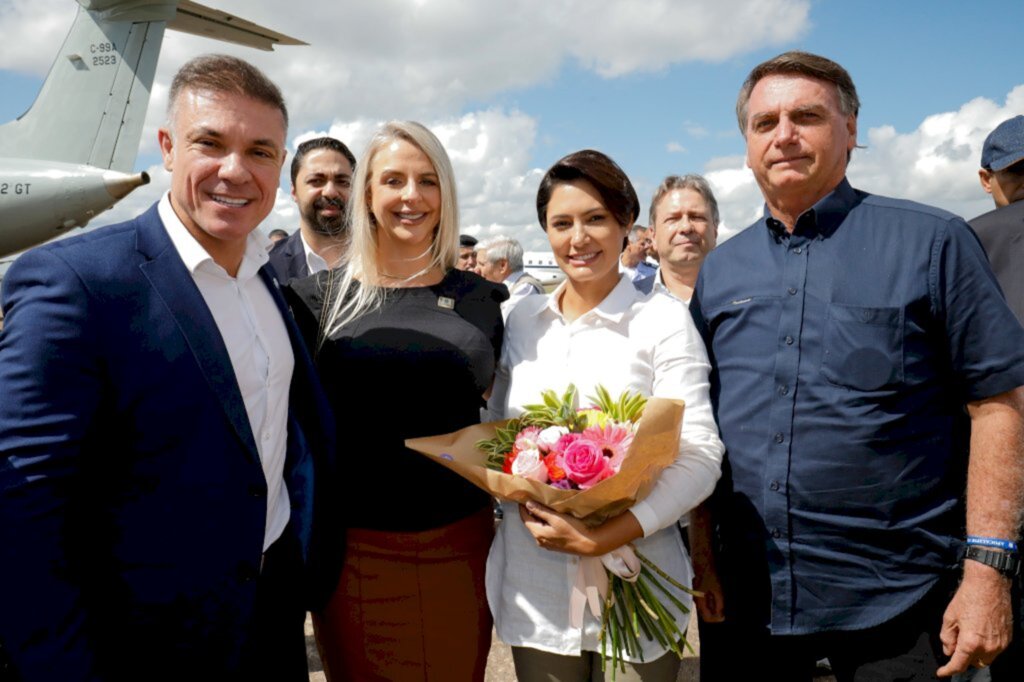 Divulgação - refeito Divaldo Lara e a primeira-dama do município, Priscila Fischer na recepção a primeira-dama do Brasil, Michelle Bolsonaro e o presidente Jair Bolsonaro