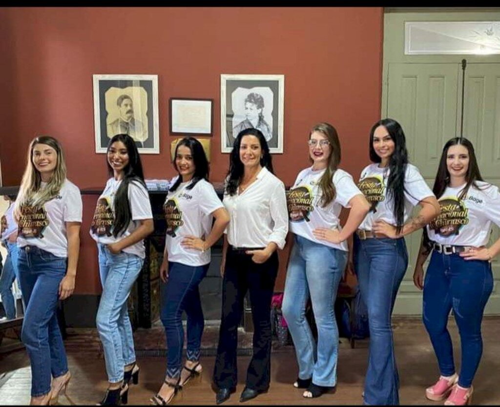 Luciano Madeira - Candidatas a soberanas da festa do Churrasco com Anacarla Oliveira, coordenadora de eventos do município?