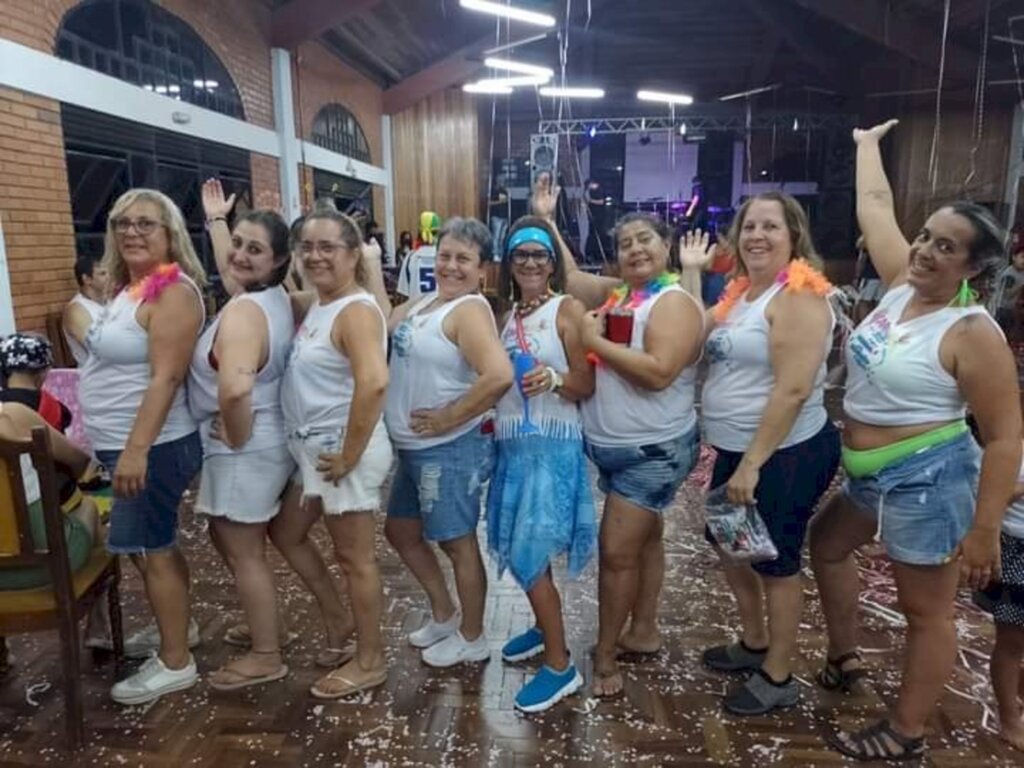 Divulgação - Na festa da folia no Caixeiral, Ana Margarete, Natália Martins, Ana Claudia Ferraz, Ana Cristina Jardim, Luiza  Marques, Ana Regina, Flávia Jardim e Luizy Ferraz