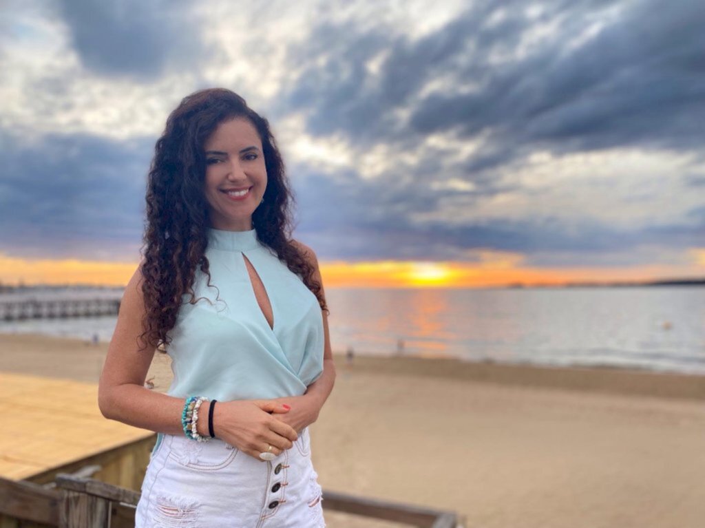 Divulgação - Luísa Martins curte o exuberante primeiro pôr do sol do ano, em Punta del Este