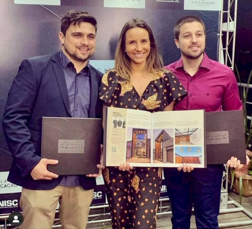 Divulgação - Arquitetos Dineu Borba, Azucena Fonseca e Henrique Nóbrega no lançamento do anuário ?Grandes Nomes da Arquitetura 2021?, do qual fazem parte. #Parabéns!