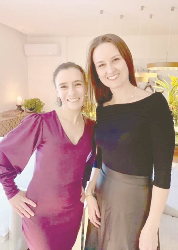 Divulgação - Sílvia Moglia Pedra Lopes e Michelli Felini Gal Lopes, presenças no b'day que reuniu nomes conhecidos do universo feminino da cidade