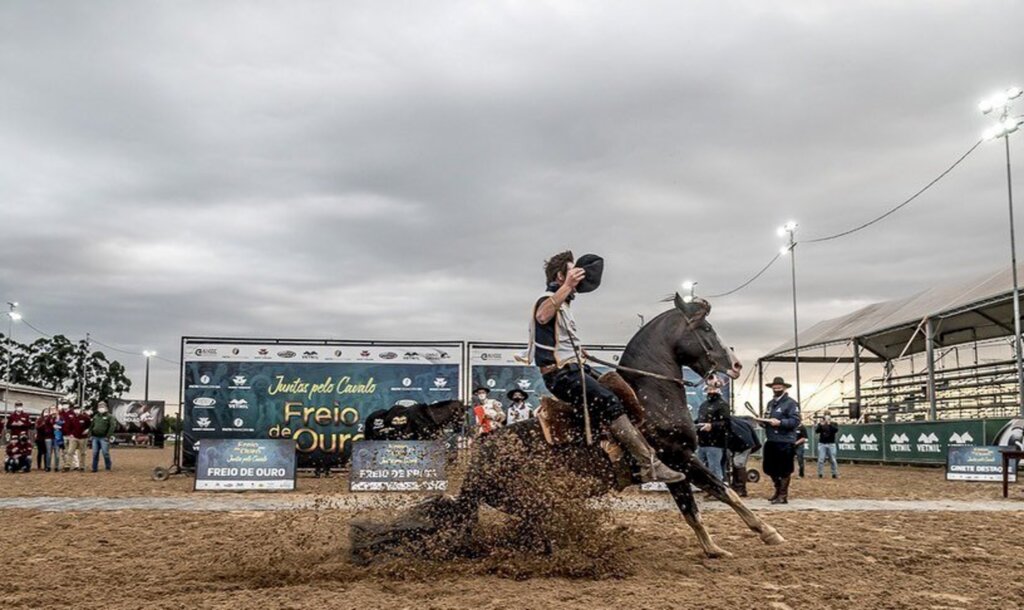 Cavalo é bicampeão e égua conquista título inédito